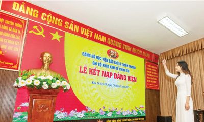 Hướng dẫn mới của Ban Bí thư về thẩm tra lý lịch người vào Đảng