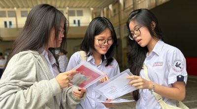 Sáng nay, hơn 150.000 thí sinh làm thủ tục thi lớp 10 tại TP.HCM