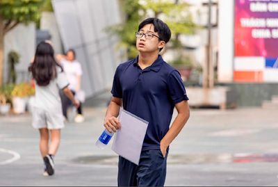 Hơn 123.600 thí sinh Hà Nội thi Toán, 2 em mang điện thoại vào phòng thi