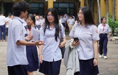 Thí sinh TP.HCM hồi hộp trước kỳ thi vào lớp 10