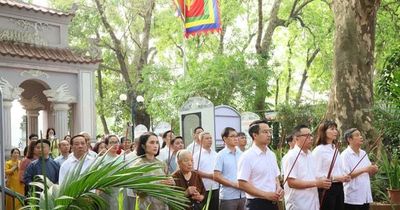 Phường Hoàn Kiếm: Dâng hương kỷ niệm 598 năm ngày Vua Lê Thái Tổ đăng quang