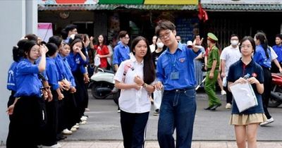 Kỳ thi vào lớp 10 không chuyên tại Hà Nội Nghiêm trong phòng thi, thuận lợi ngoài điểm thi
