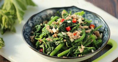 Nắng nóng đỉnh điểm, mẹ tôi cứ luân phiên nấu 4 món rau tươi mát này, ai ăn cũng khen ngon hoàn hảo lại 'xua' nóng bức