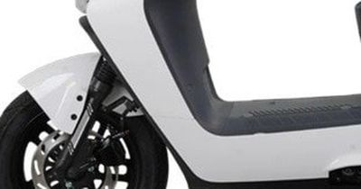Xe máy điện giá 27,8 triệu đồng gu thiết kế hiện đại, đi 100 km/lần sạc, màn 7 inch, rẻ hơn Vision dễ dàng đi trong đô thị