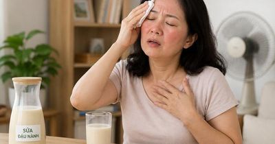 Phụ nữ tiền mãn kinh bị bốc hỏa, uống sữa đậu nành có giúp cải thiện?