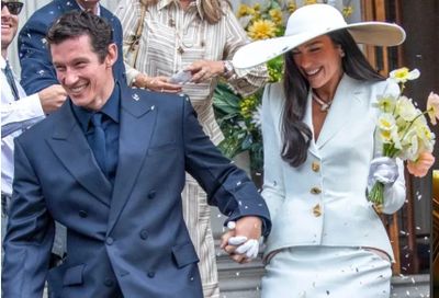 Dua Lipa tổ chức lễ cưới giản dị cùng bạn trai Callum Turner tại London