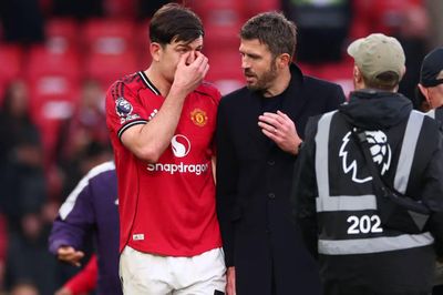 Carrick đau đầu, Maguire vẫn có thể rời MU