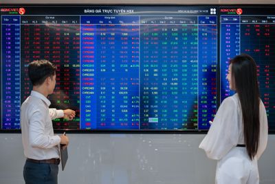 Đã đến lúc mua chứng khoán?