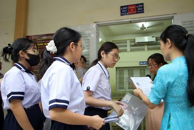 Sáng nay, hơn 151.000 thí sinh TP.HCM thi tuyển sinh lớp 10 công lập