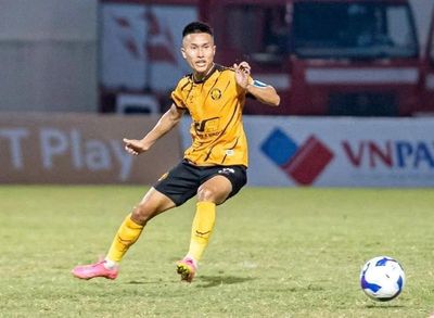 Doãn Ngọc Tân nghẹn ngào chia tay CLB Đông Á Thanh Hóa