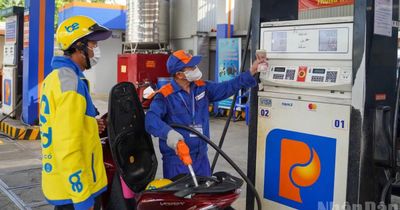 [Ảnh] Hàng loạt cửa hàng tại Thành phố Hồ Chí Minh chính thức bán đại trà xăng E10
