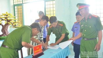 Đồng Tháp: Trao Quyết định đặc xá của Chủ tịch nước cho phạm nhân trại giam và tạm giam