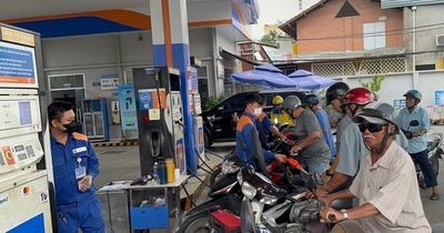 Ngày đầu bán xăng E10 toàn quốc: Người dùng phản ứng ra sao?