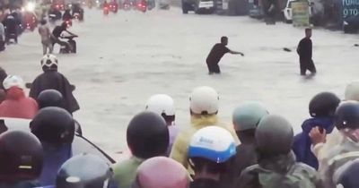 CLIP: Trung tâm TP Đồng Nai ngập sâu sau mưa lớn