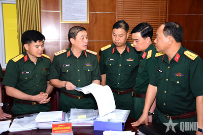 Thượng tướng Trương Thiên Tô kiểm tra, nắm tình hình tại Sư đoàn 3