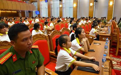 Trang bị kiến thức tự bảo vệ và phòng chống tội phạm mạng, tội phạm sử dụng công nghệ cao cho lứa tuổi học sinh