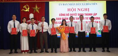 Xã Hòa Tiến thành lập Ban Quản lý dự án đầu tư xây dựng xã và công bố quyết định công tác cán bộ