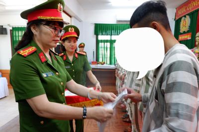 Công bố quyết định đặc xá cho 54 phạm nhân tại Trại Tạm giam số 1 thuộc Công an TP Đà Nẵng