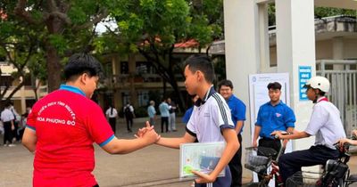 Tiếp sức sĩ tử lớp 10 'vượt vũ môn'