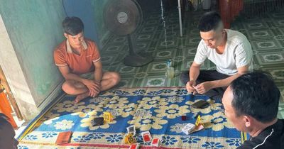 Khởi tố nhóm đánh bạc tại nhà riêng ở Quảng Trị