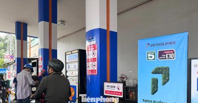 Người dân TPHCM xếp hàng trải nghiệm dùng xăng E10