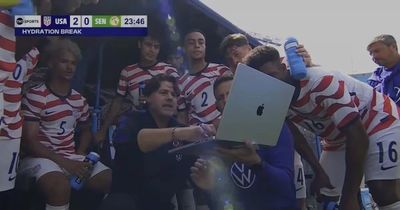 Đội tuyển Mỹ vận dụng linh hoạt luật mới nhưng vẫn sợ bị FIFA 'tuýt còi'