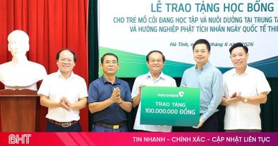 Tiếp nhận 100 triệu đồng hỗ trợ trẻ mồ côi và người khuyết tật