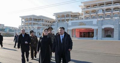 Nhà lãnh đạo Triều Tiên thị sát khu phức hợp nhà kính kiểu mẫu cho kỷ nguyên mới