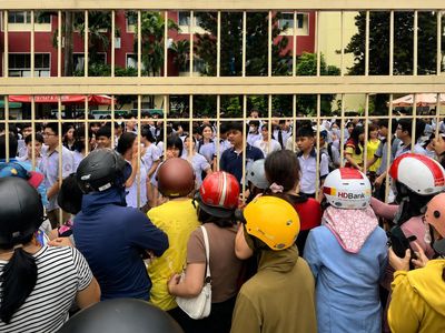 TP Hồ Chí Minh: Sai sót số báo danh, thí sinh phải chờ cả tiếng mới được ra khỏi điểm thi