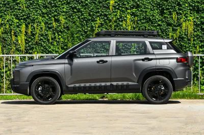 SUV thiết kế hầm hố, công suất 181 mã lực, giá hơn 300 triệu đồng
