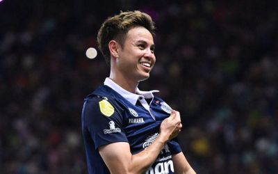 Bỏ xa Ronaldo, đội trưởng Thái Lan áp sát kỷ lục của Messi