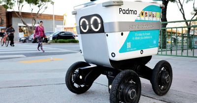 Robot giao hàng và cuộc cạnh tranh vỉa hè tại Los Angeles