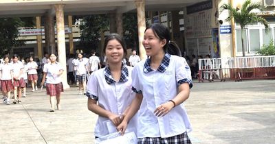 Thi vào lớp 10 tại TPHCM: Thí sinh nhận xét đề môn tiếng Anh 'nhẹ nhàng hơn dự đoán'