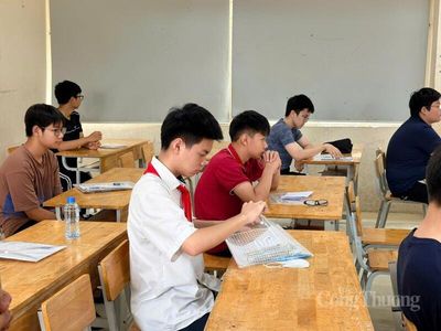 Sáng nay, gần 17.000 lượt thí sinh dự thi vào lớp 10 chuyên tại Hà Nội
