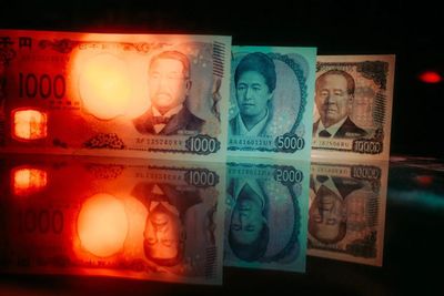Nhật Bản bơm kỷ lục gần 74 tỷ USD để hỗ trợ đồng yên