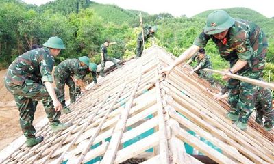 Bắc Ninh: Lữ đoàn 409 khẩn trương giúp dân khắc phục hậu quả giông lốc