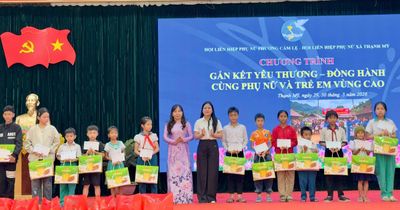 Trao gần 1.500 suất quà cho trẻ em ngày Quốc tế Thiếu nhi 1/6