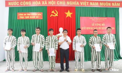Công an tỉnh Khánh Hòa công bố quyết định đặc xá cho 28 phạm nhân