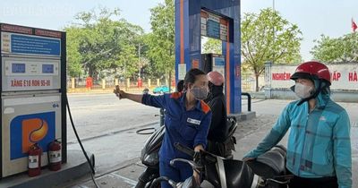 Người dân Lào Cai trong ngày đầu toàn quốc 'phủ sóng' xăng E10