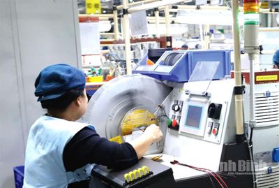 Công nghiệp tiếp tục tăng trưởng mạnh, giữ vai trò động lực của nền kinh tế