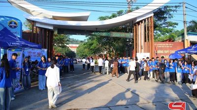 Thí sinh hoàn thành môn thi Ngữ văn kỳ thi tuyển sinh vào lớp 10 THPT