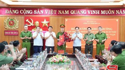 Biểu dương, khen thưởng các tập thể, cá nhân có thành tích xuất sắc trong đấu tranh chuyên án 1326L