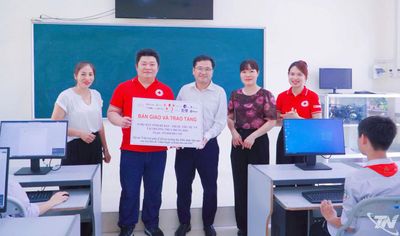 Hỗ trợ trang thiết bị dạy học cho các trường bị ảnh hưởng thiên tai