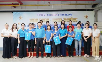 Liên đoàn Lao động tỉnh Thái Nguyên tặng quà công nhân mắc bệnh hiểm nghèo