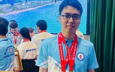 Nam sinh Huế giành 'cú đúp' Huy chương Vàng Olympic toán học