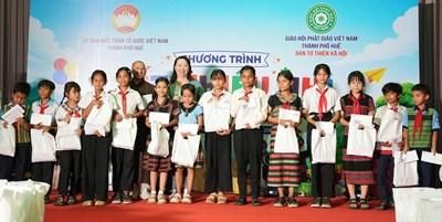 Ấm áp chương trình Tết Thiếu nhi cho 100 em nhỏ vùng đồng bào dân tộc thiểu số