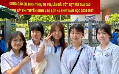 Kết thúc môn chuyên Ngoại ngữ vào lớp 10, thí sinh Hà Nội chia sẻ gì?