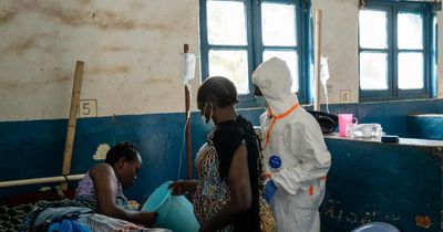 Bên trong tâm dịch Ebola: Cuộc chiến tuyệt vọng với virus và khủng hoảng niềm tin
