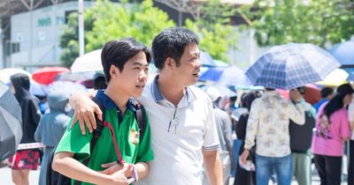 Đề thi Toán vào 4 trường chuyên Hà Nội: Nhiều thí sinh than 'khó', dự đoán chỉ đạt 5 - 6 điểm