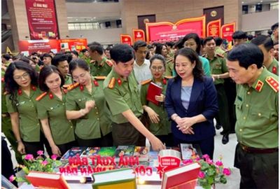 Kỳ 1: Văn học về lực lượng CAND - bộ phận quan trọng trên mặt trận tư tưởng, văn hóa
